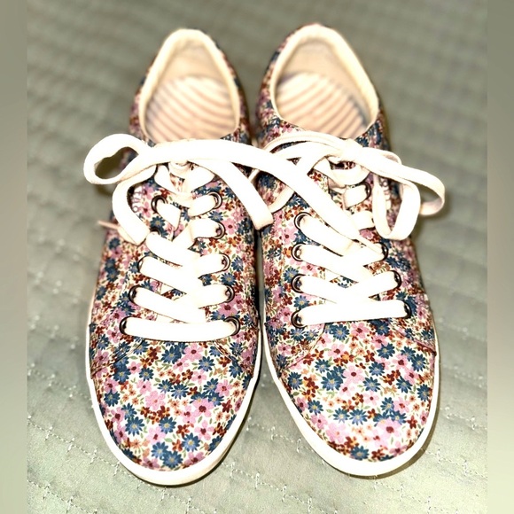 Taos Star Sneaker (Women) - Mauve Floral Multi. Size 7.  VGUC - Picture 1 of 11